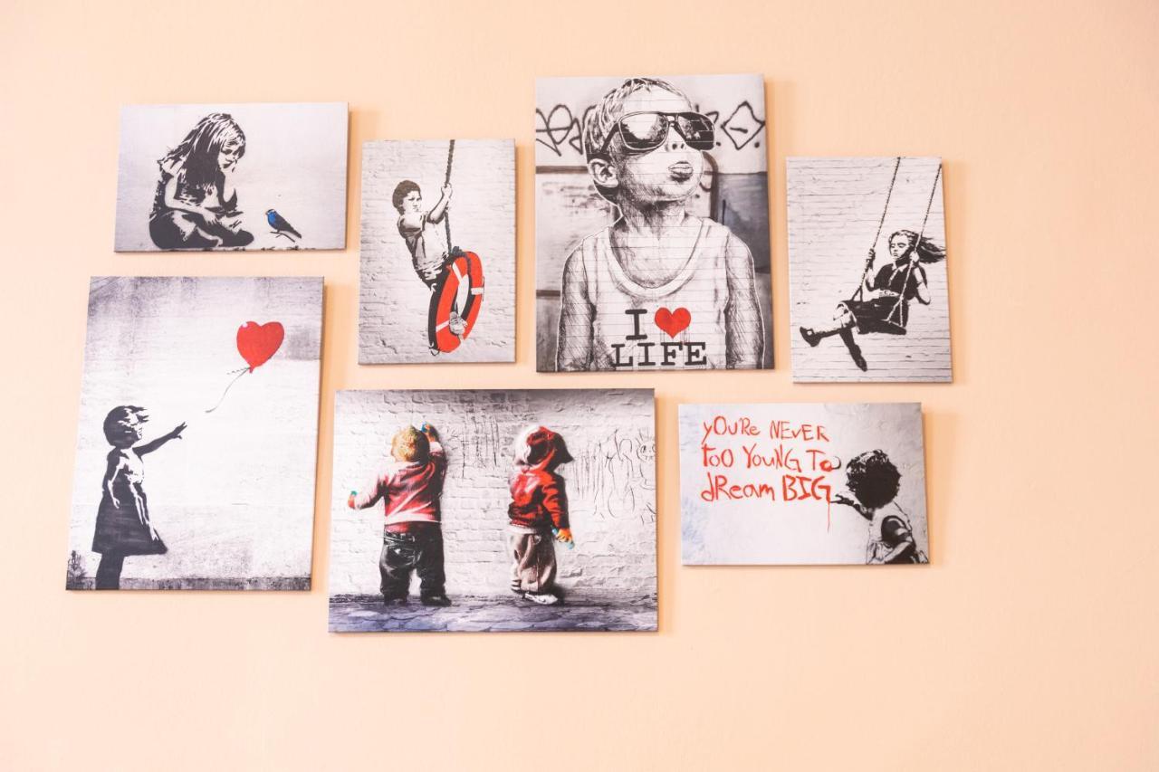 Banksy By Prater Park Close To City Centre Vienna Exterior photo